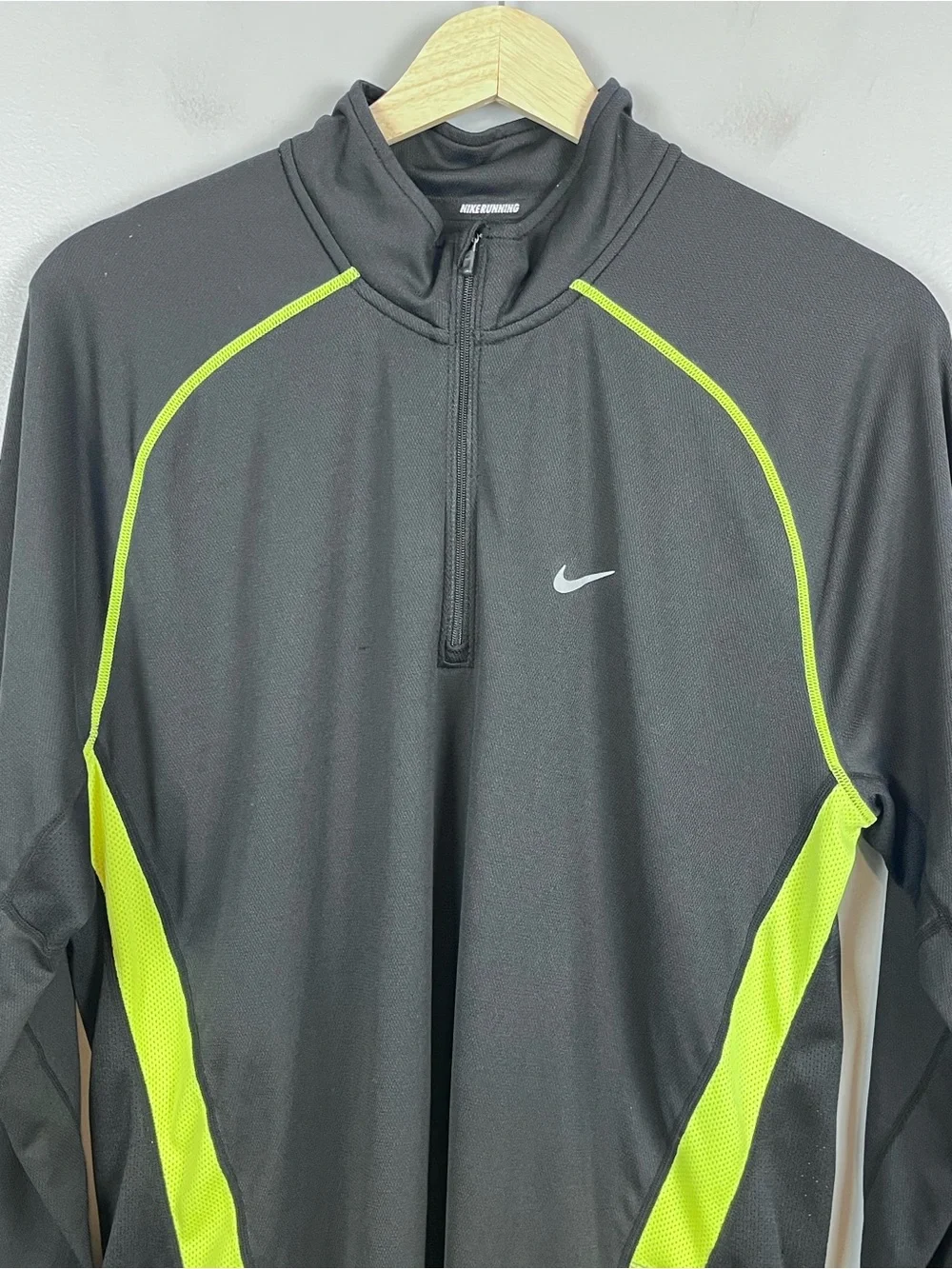 Nike Running Women's Dri-Fit 1/4 Zip Lightweight Performance Top Size M; Active